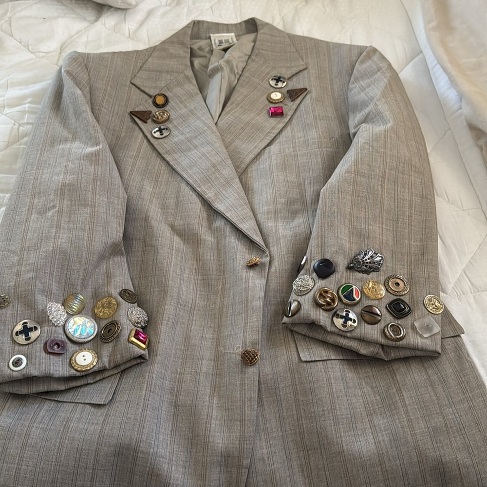 Beautiful rework men’s jacket one size fits most wool rayon.